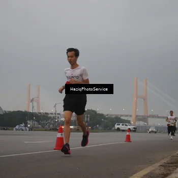 Runner Photo 7721059