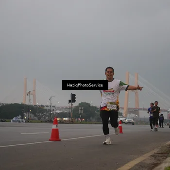 Runner Photo 7721072