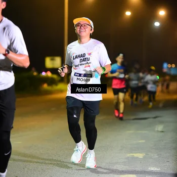 Runner Photo 7721092