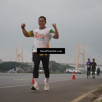 Runner Photo 7721113