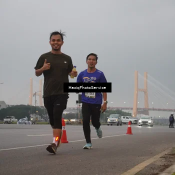 Runner Photo 7721221