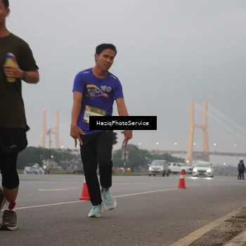 Runner Photo 7721259
