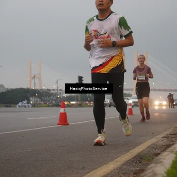 Runner Photo 7721291