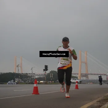 Runner Photo 7721638
