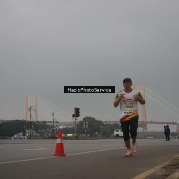 Runner Photo 7721709
