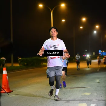 Runner Photo 7721875