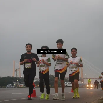 Runner Photo 7721909