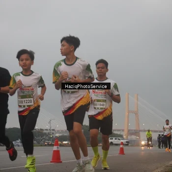Runner Photo 7721916