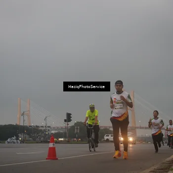 Runner Photo 7721957