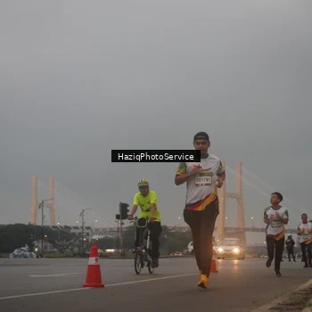 Runner Photo 7721976