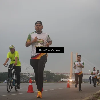 Runner Photo 7722001