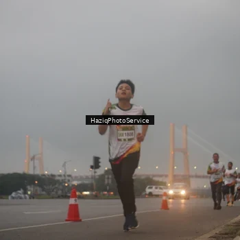 Runner Photo 7722047