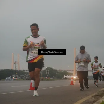 Runner Photo 7722192