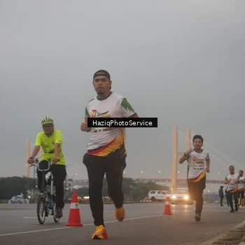 Runner Photo 7722210