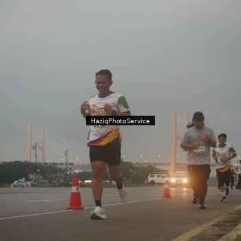 Runner Photo 7722211