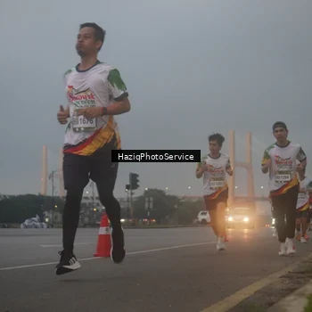 Runner Photo 7722518