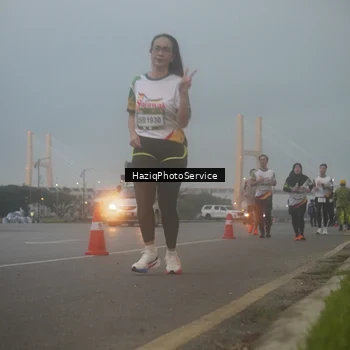 Runner Photo 7723077