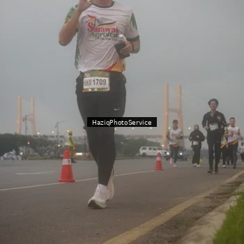 Runner Photo 7723272