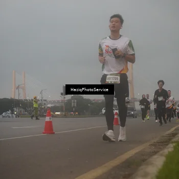Runner Photo 7723277