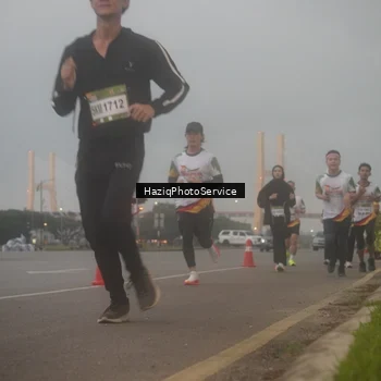 Runner Photo 7723293