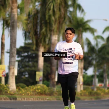 Runner Photo 7723737