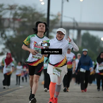 Runner Photo 7723810