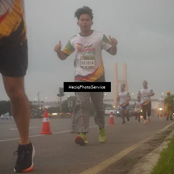 Runner Photo 7723872