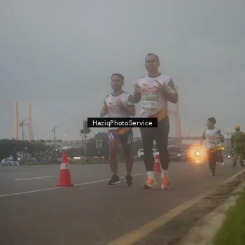 Runner Photo 7723947