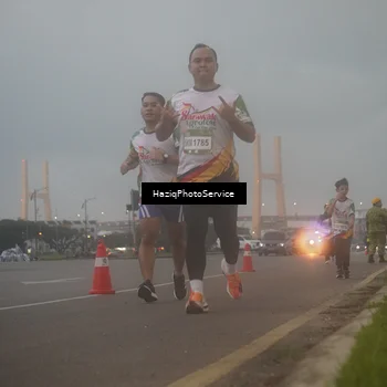Runner Photo 7723948