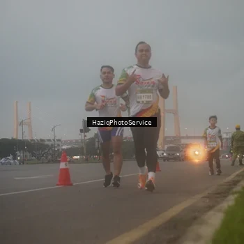 Runner Photo 7724067