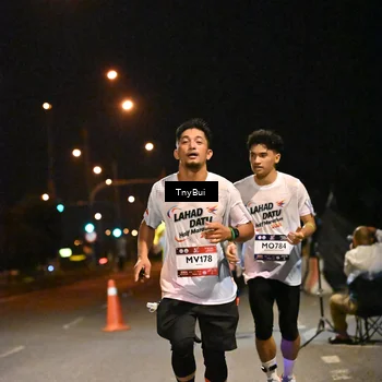 Runner Photo 7724074