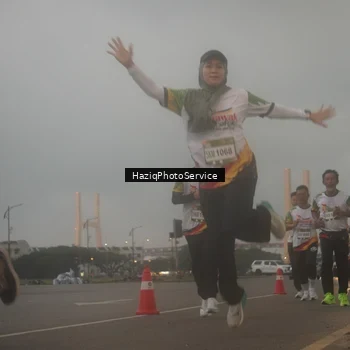 Runner Photo 7724102
