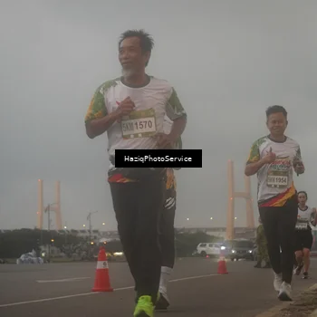 Runner Photo 7724158