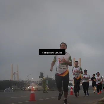Runner Photo 7725040