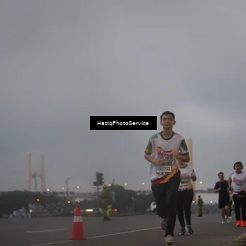 Runner Photo 7725127
