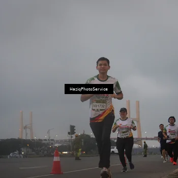 Runner Photo 7725135
