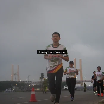 Runner Photo 7725142