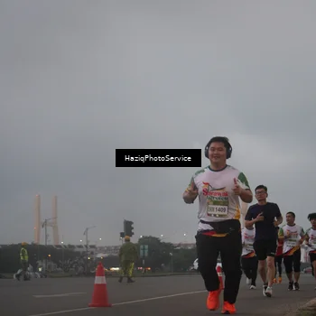 Runner Photo 7725301