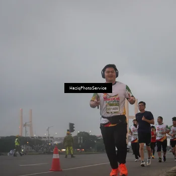 Runner Photo 7725360