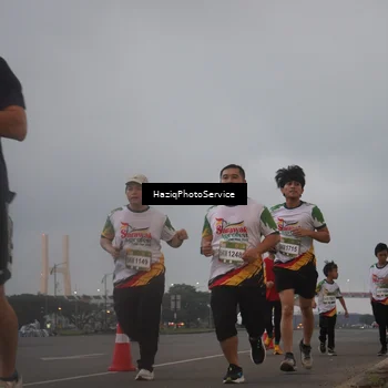Runner Photo 7725372