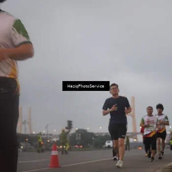 Runner Photo 7725390