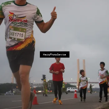 Runner Photo 7725457