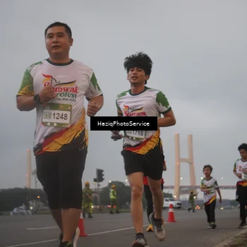 Runner Photo 7725470