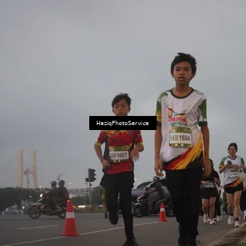 Runner Photo 7725492