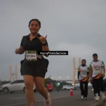 Runner Photo 7725573