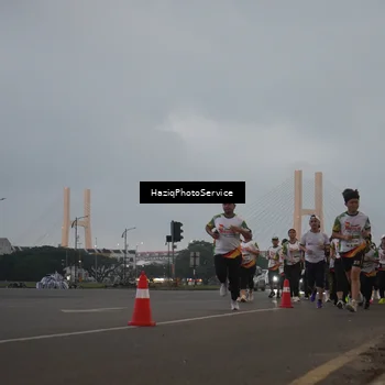 Runner Photo 7725692