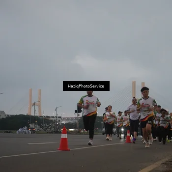 Runner Photo 7725702