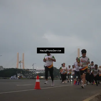 Runner Photo 7725793