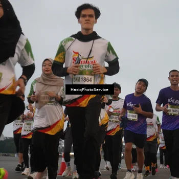 Runner Photo 7725905