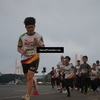 Runner Photo 7725947